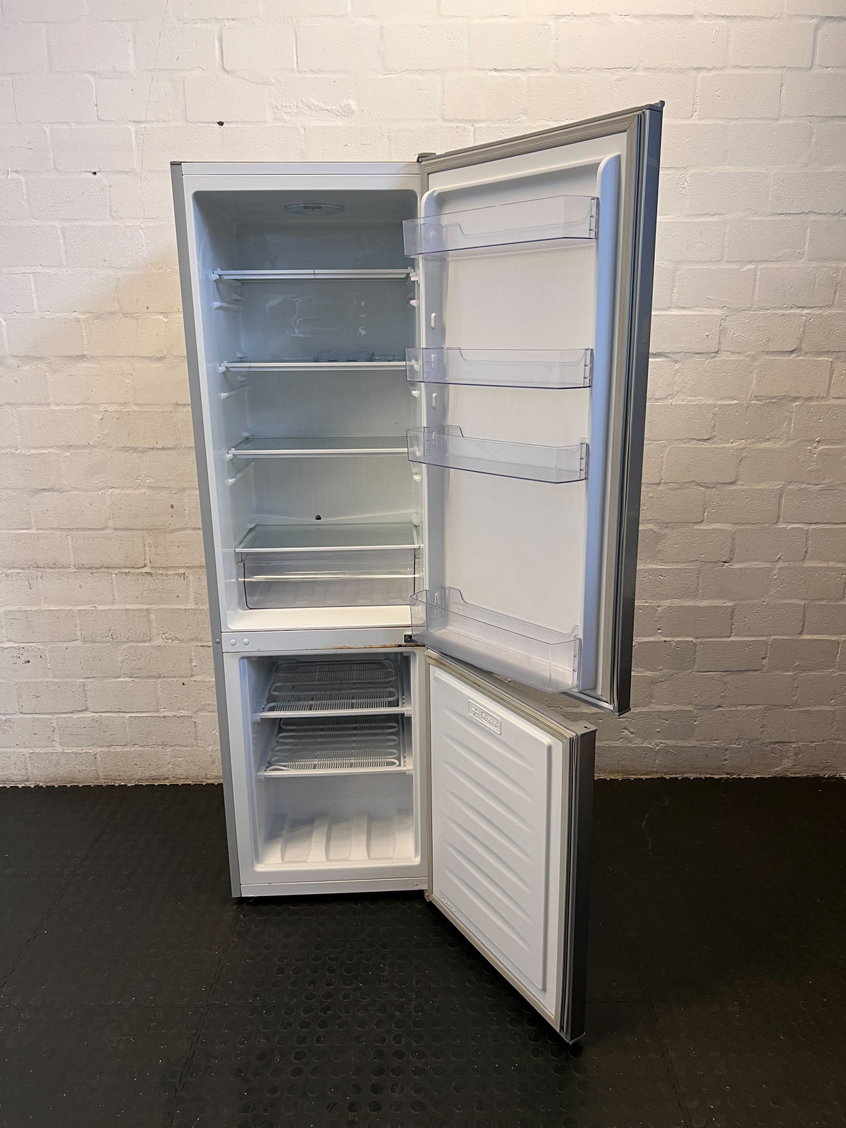 Hisense Silver Fridge Freezer - Modern & Reliable