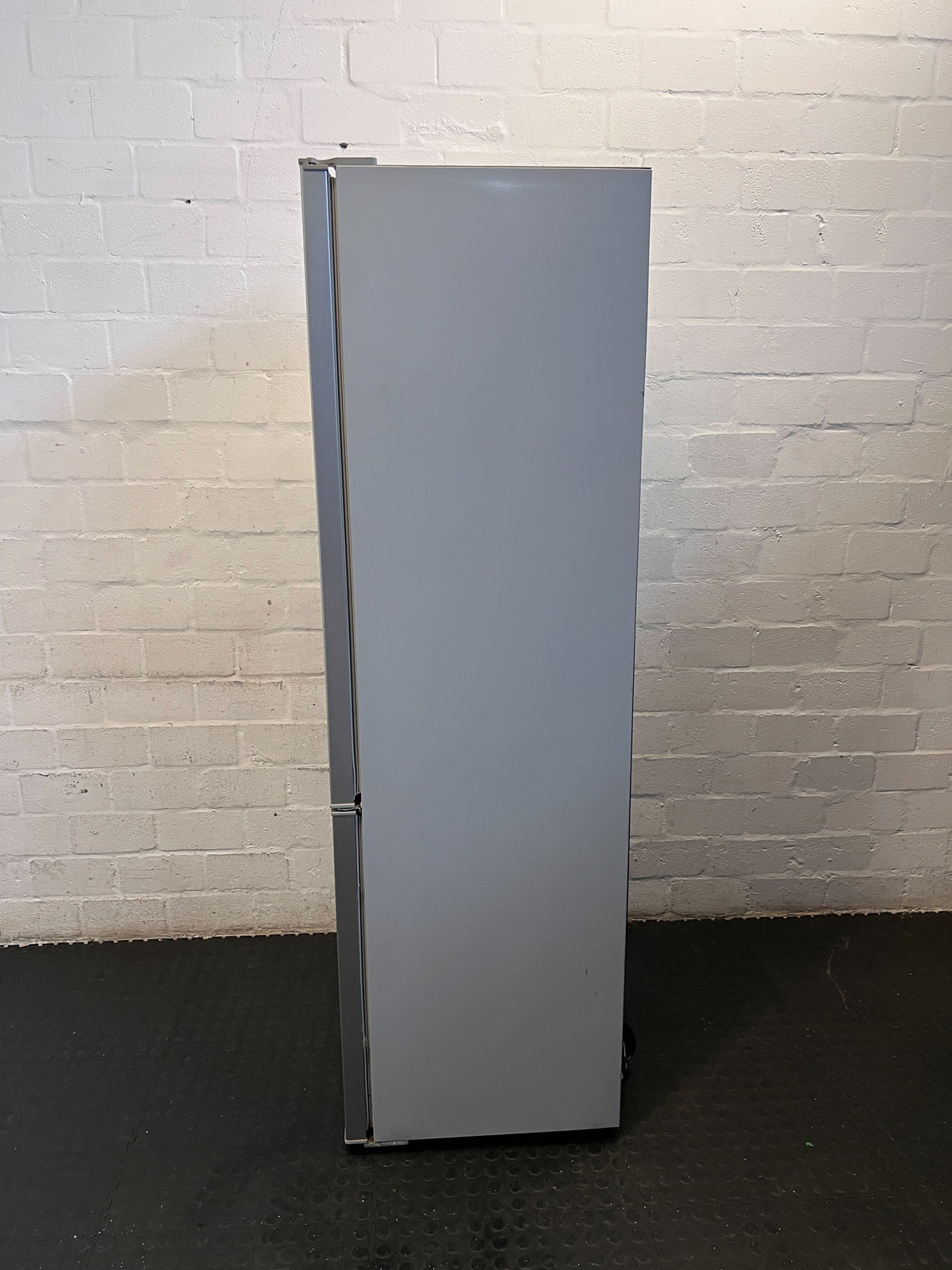 Hisense Silver Fridge Freezer - Modern & Reliable