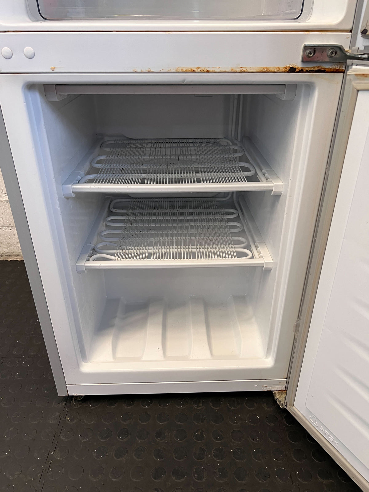 Hisense Silver Fridge Freezer - Modern & Reliable