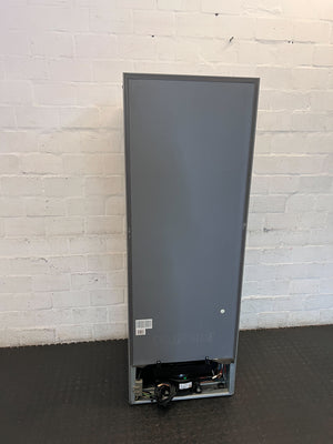 Hisense Silver Fridge Freezer with Water Dispenser - Modern & Efficient - 2ndhandwarehouse.com