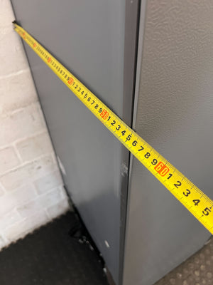 Hisense Silver Fridge Freezer with Water Dispenser - Modern & Efficient - 2ndhandwarehouse.com