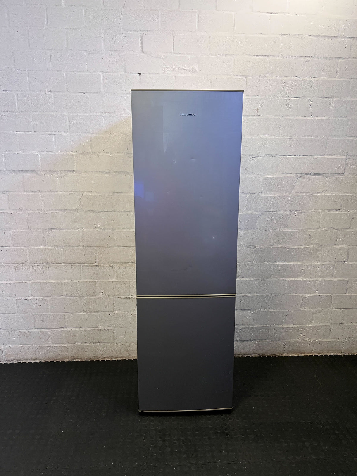 Hisense Sleek Silver Fridge Freezer