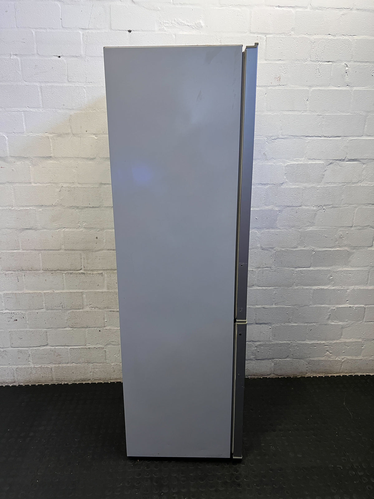 Hisense Sleek Silver Fridge Freezer