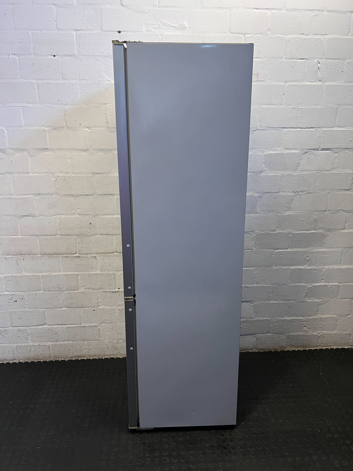 Hisense Sleek Silver Fridge Freezer