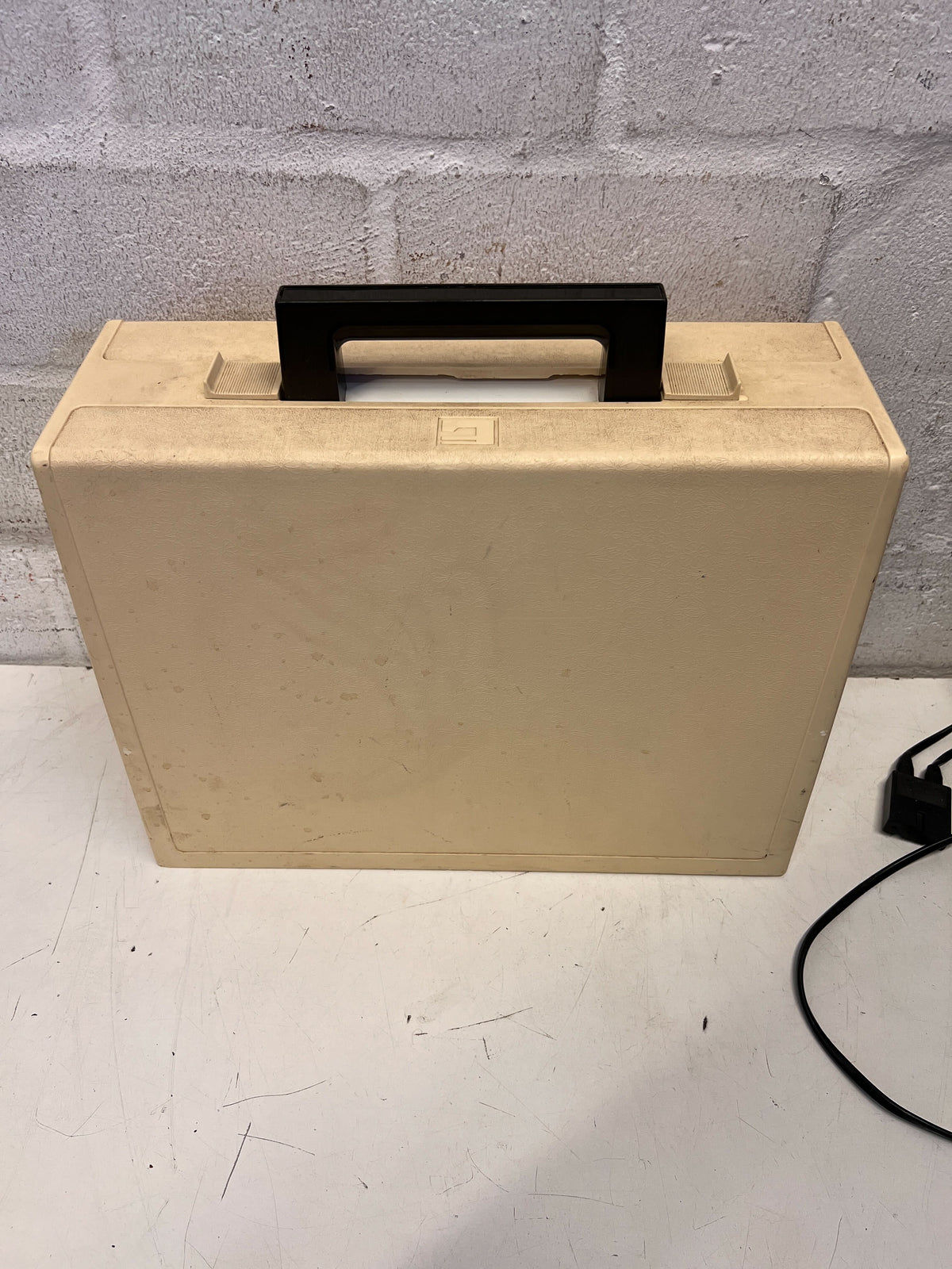 Husqvarna 3610 Vintage Sewing Machine - White and Brown, Minor Scuffs