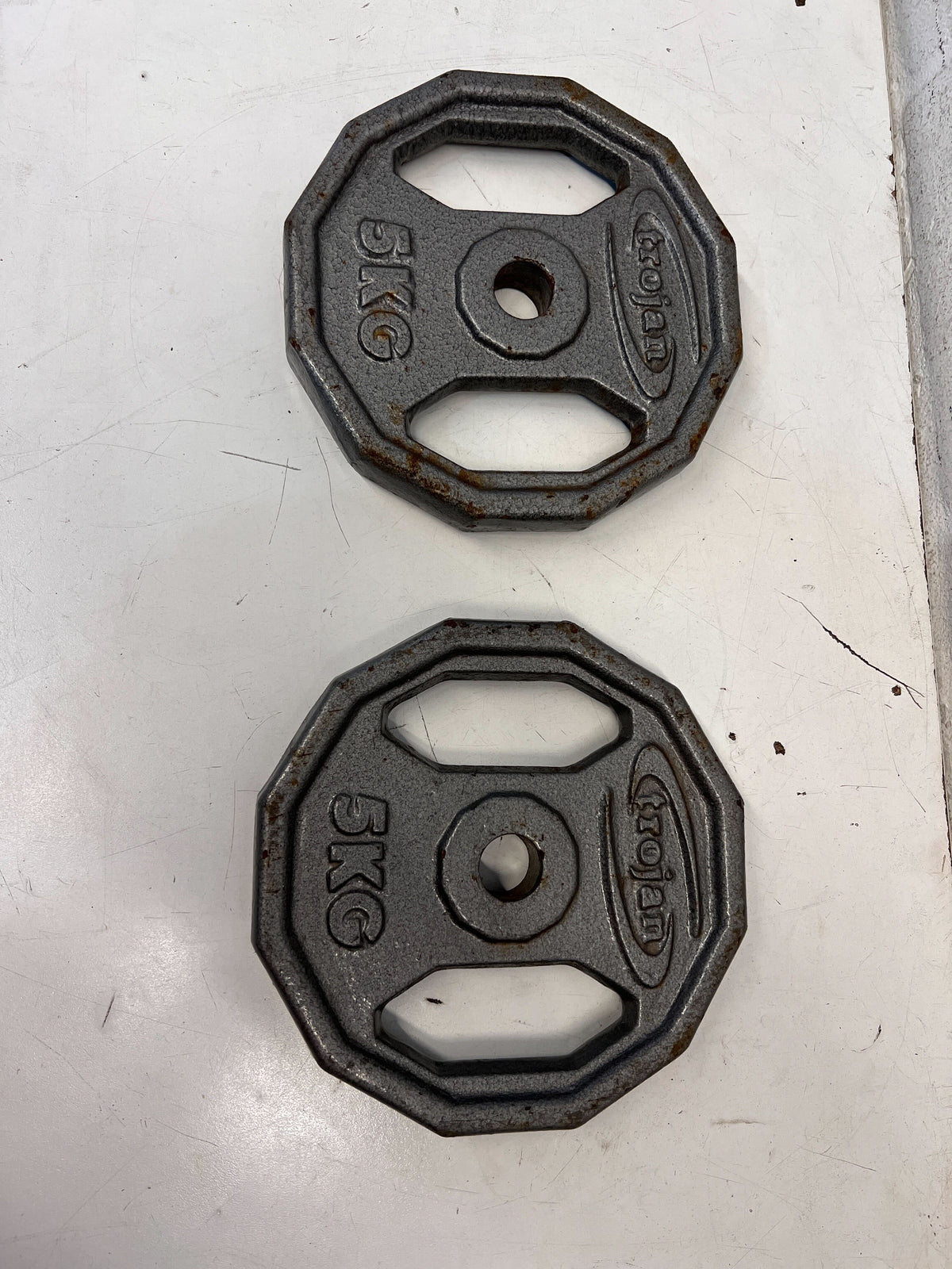 5kg Trojan Cast Iron Weight Plate – Slight Rust - 2ndhandwarehouse.com