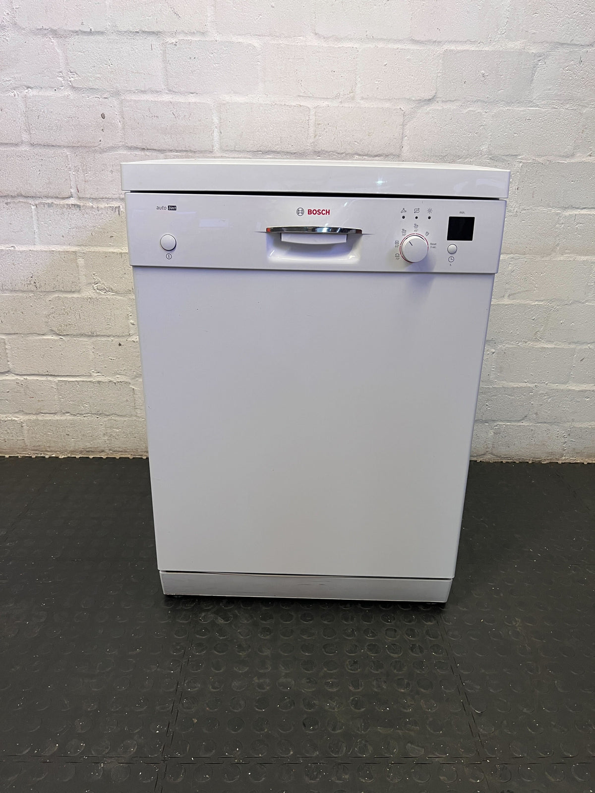 Bosch Freestanding Dishwasher - Excellent Condition
