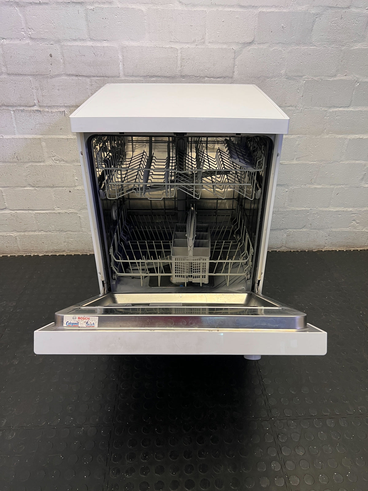 Bosch Freestanding Dishwasher - Excellent Condition