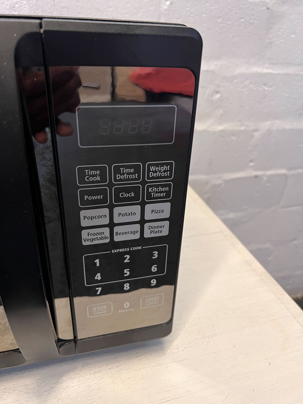 Hisense Black Microwave Oven - Pre-Owned Kitchen Essential