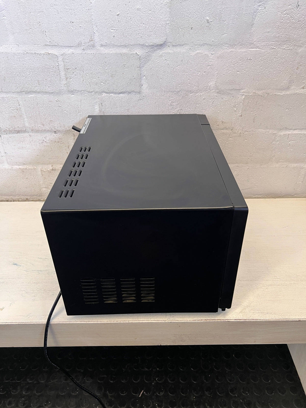 Hisense Black Microwave Oven - Pre-Owned Kitchen Essential