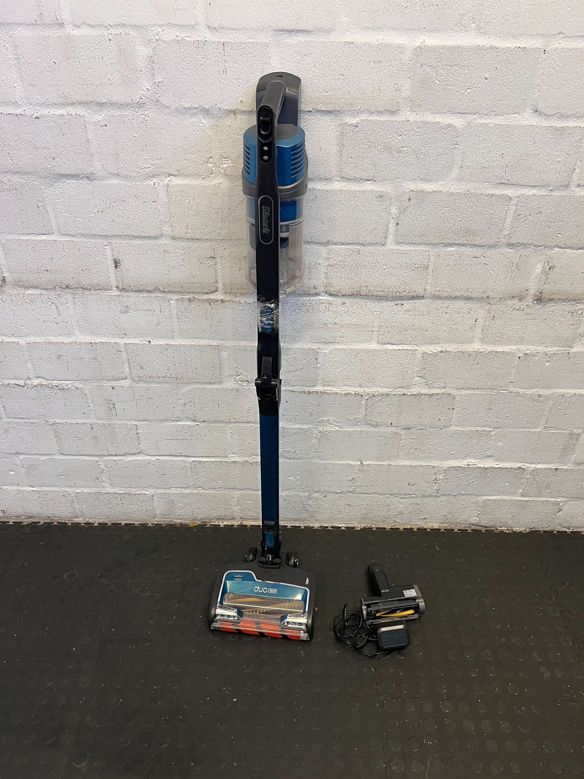 Shark Cordless Vaccuum - Rechargeable (Germany) - 2ndhandwarehouse.com