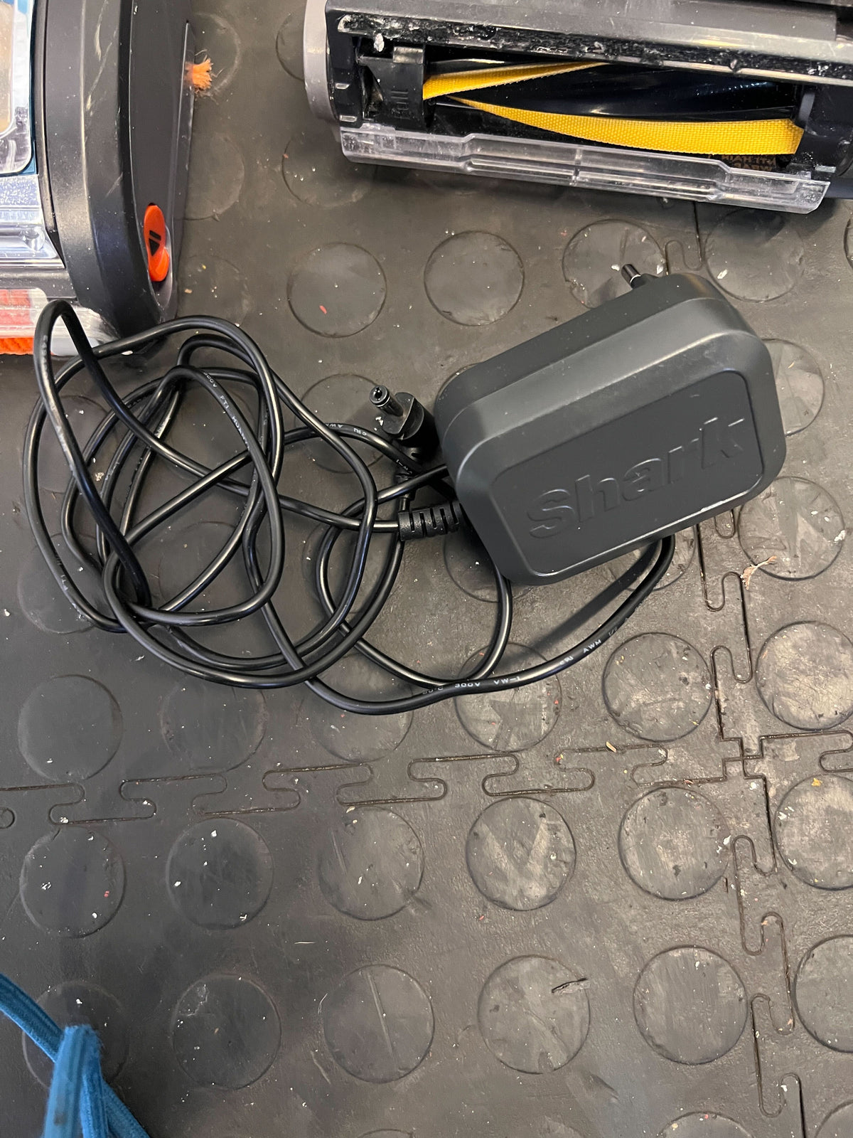 Shark Cordless Vaccuum - Rechargeable (Germany) - 2ndhandwarehouse.com