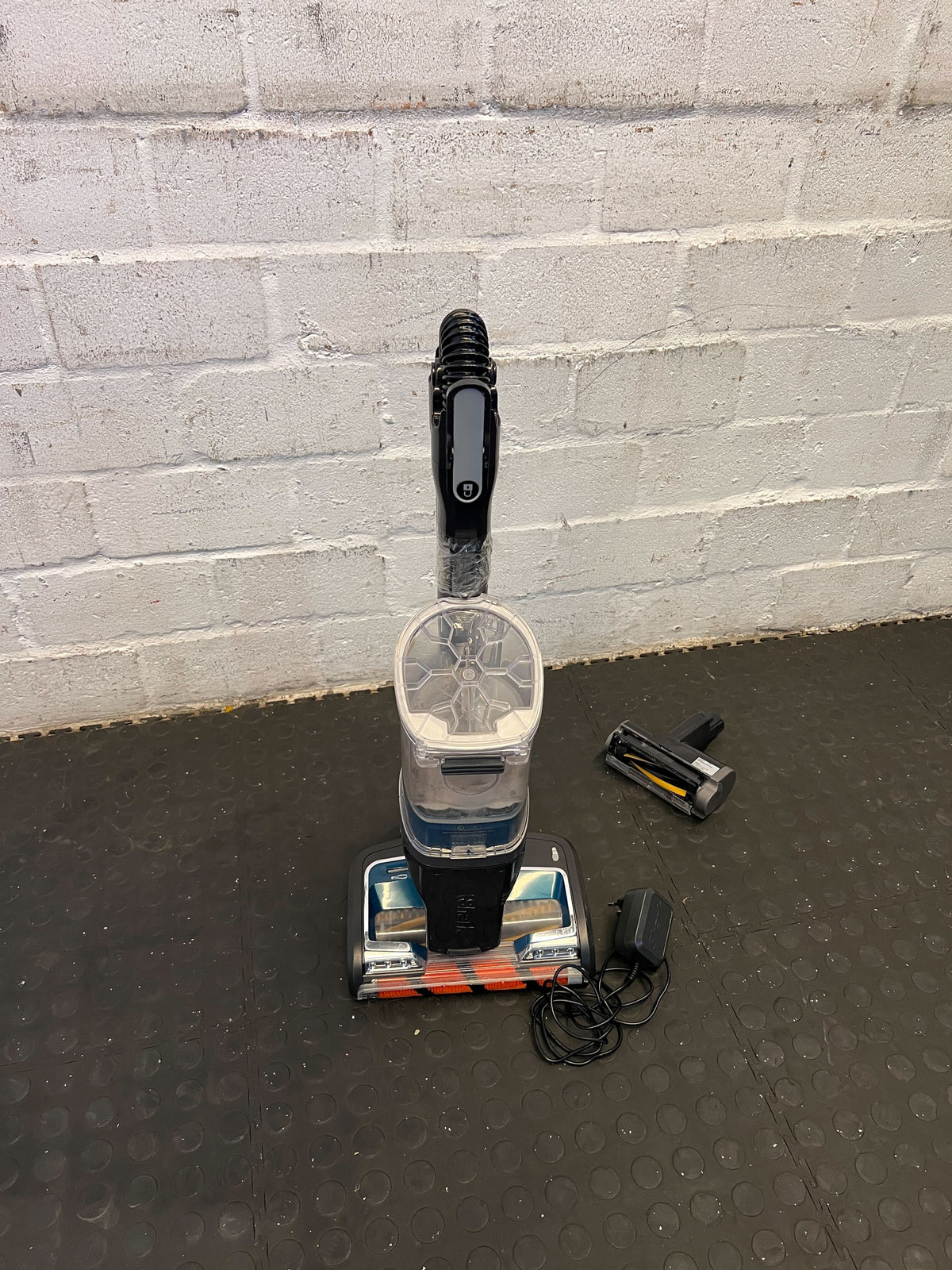Shark Cordless Vaccuum - Rechargeable (Germany) - 2ndhandwarehouse.com