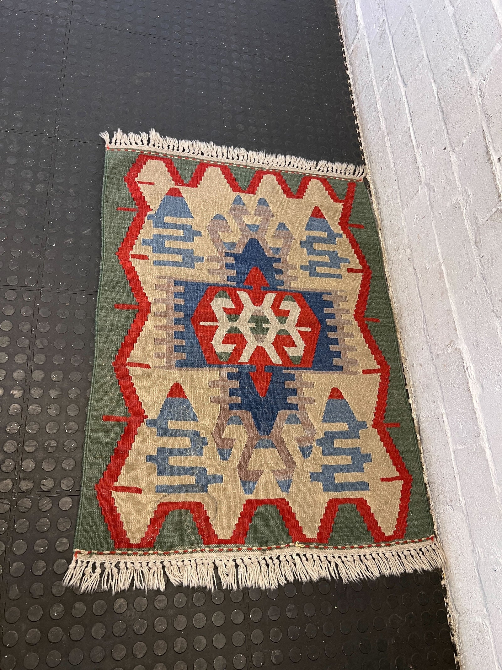 Vibrant Red Area Rug – Add Warmth and Style to Any Room 80 by 120