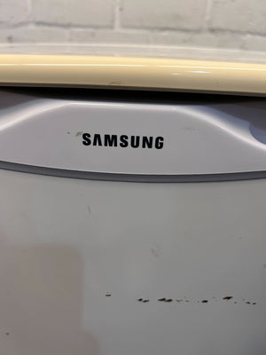 Compact Samsung CFC-Free White Fridge – Slight Wear, Perfect for Small Spaces