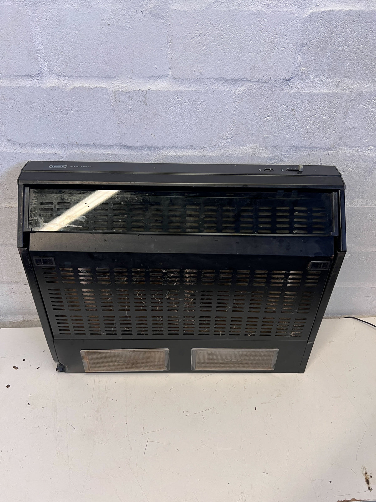 Defy Six Hundred Black Kitchen Extractor Hood - Lights Are Not Functional