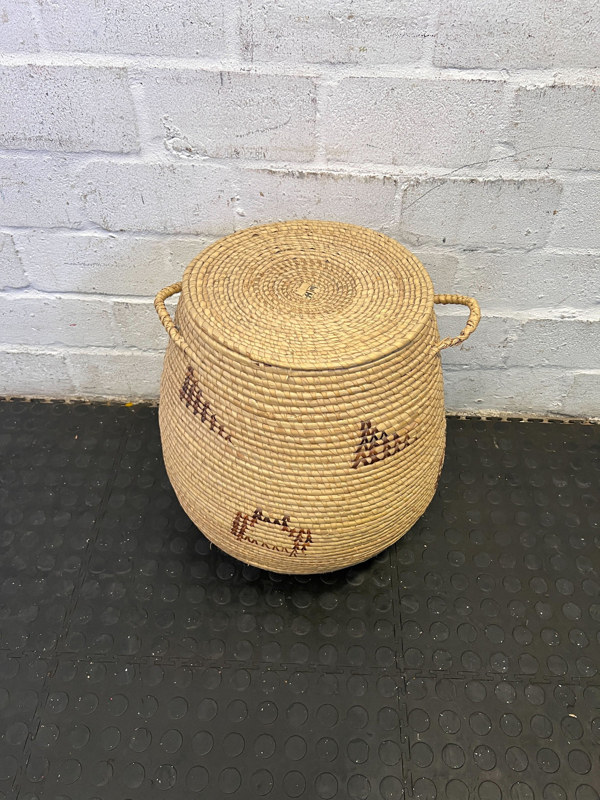 Chic Woven Storage Basket with Handles – Natural Fiber, Minor Wear