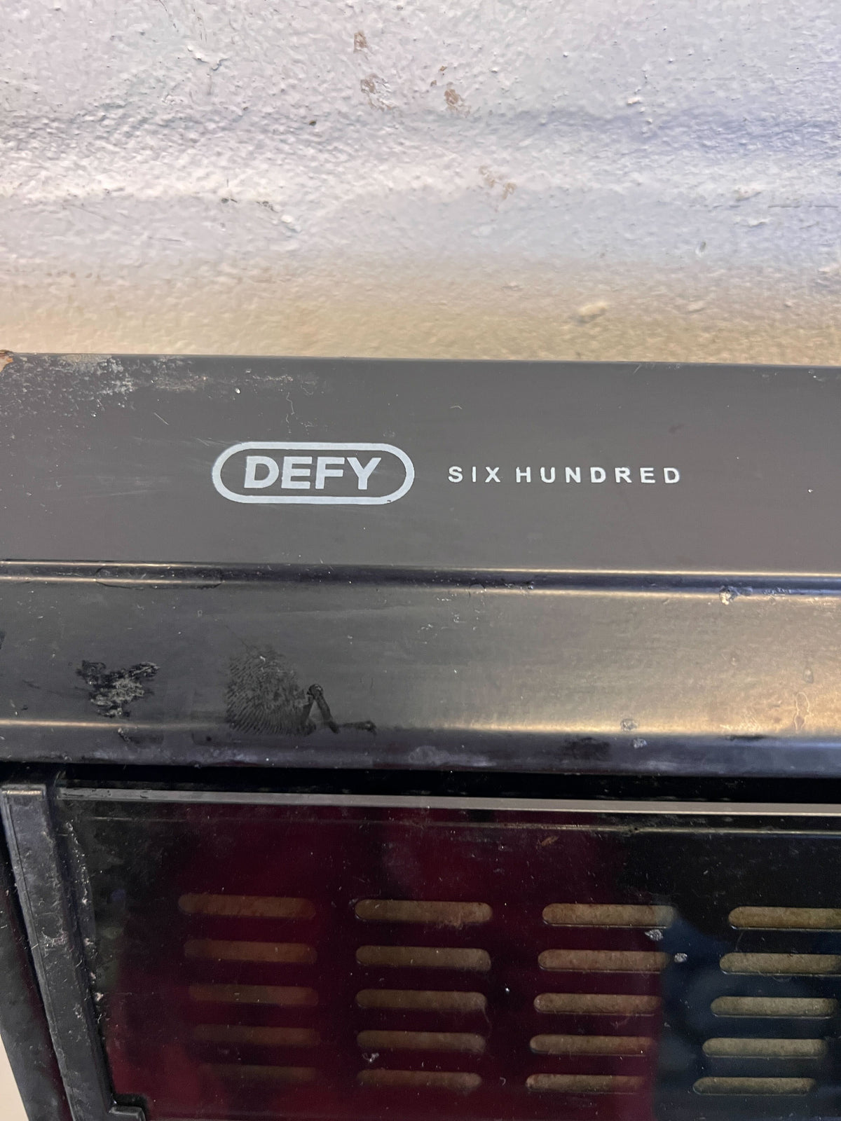 Defy Six Hundred Black Kitchen Extractor Hood - Lights Are Not Functional