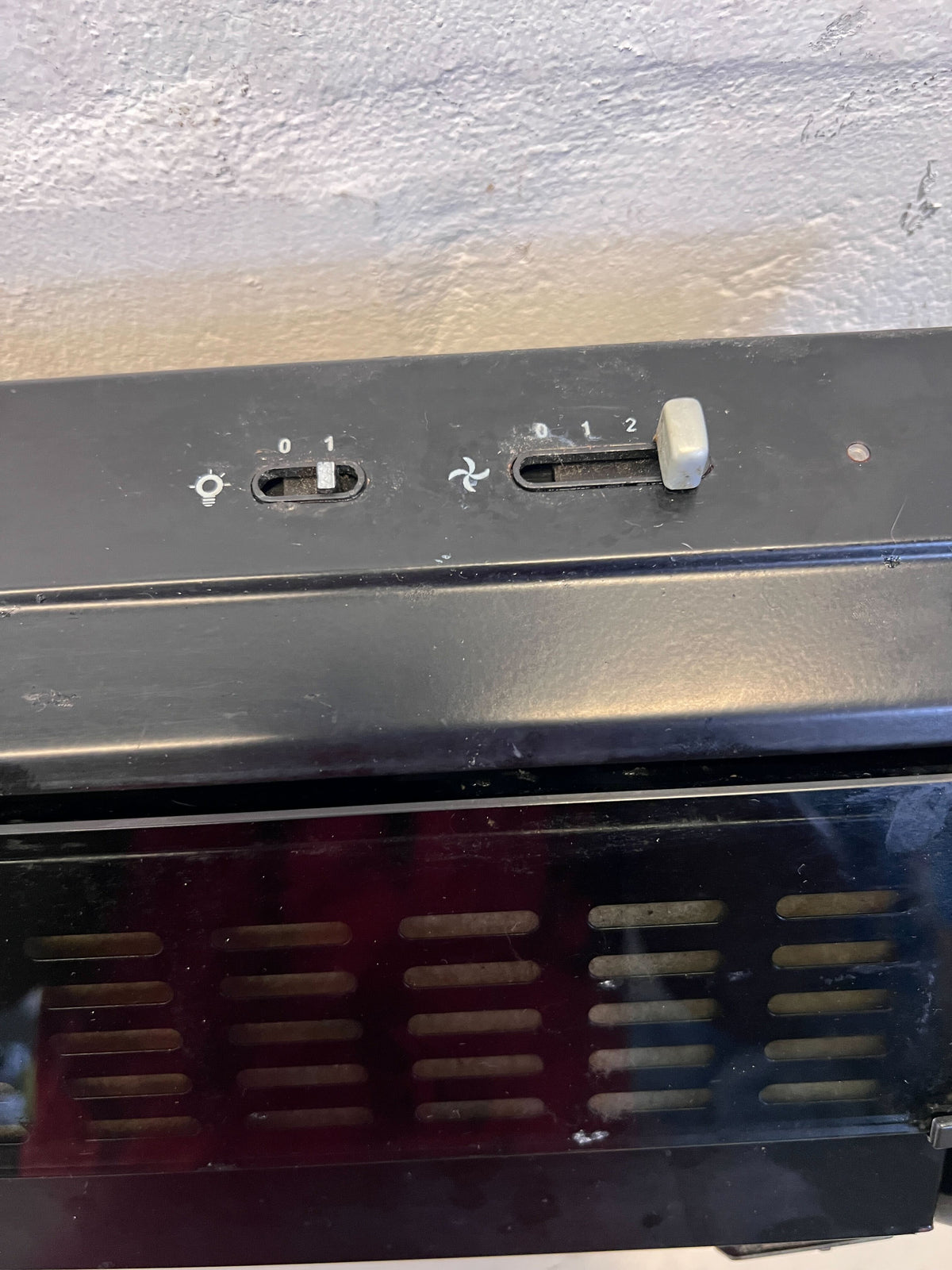 Defy Six Hundred Black Kitchen Extractor Hood - Lights Are Not Functional