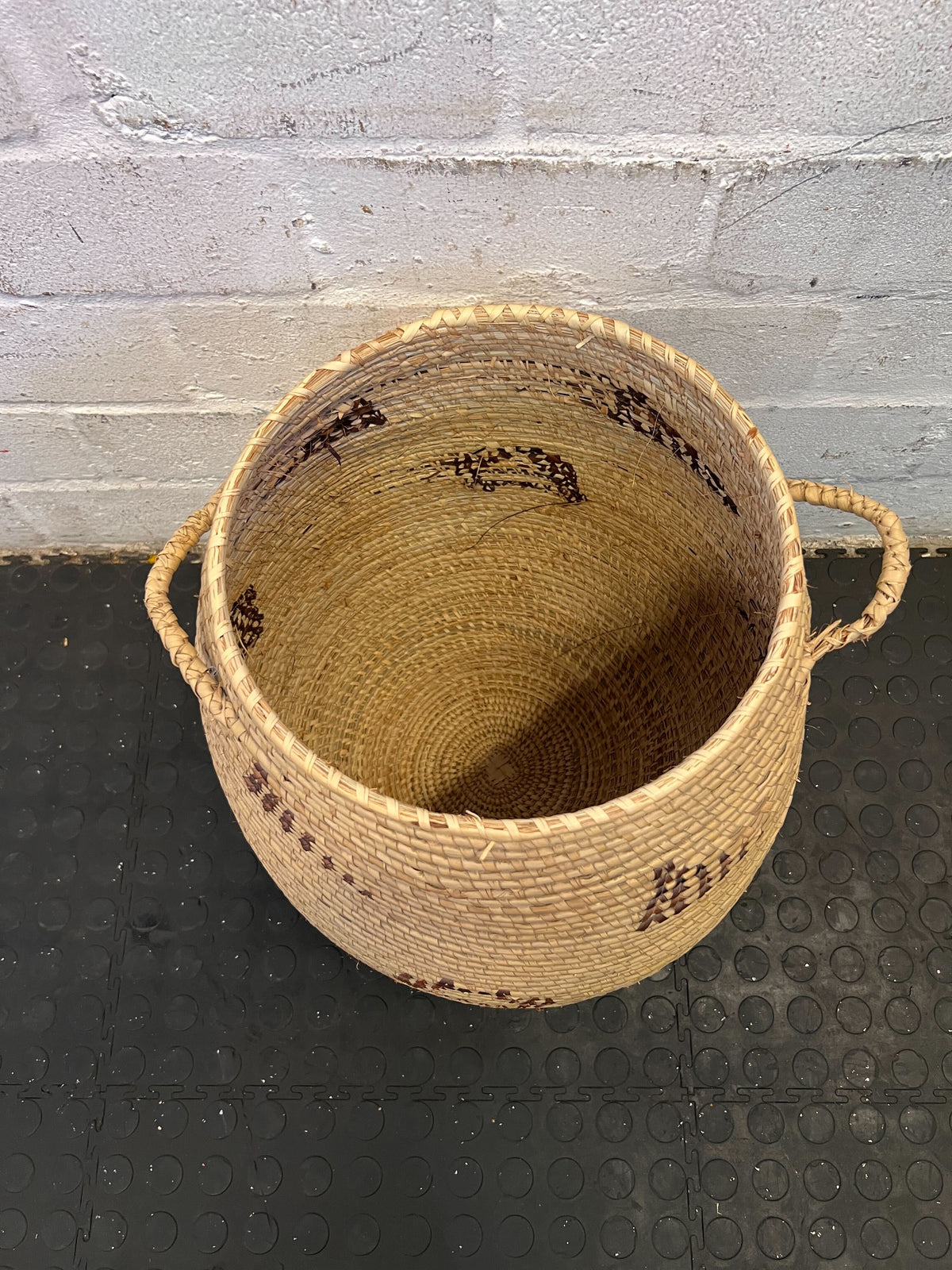 Chic Woven Storage Basket with Handles – Natural Fiber, Minor Wear