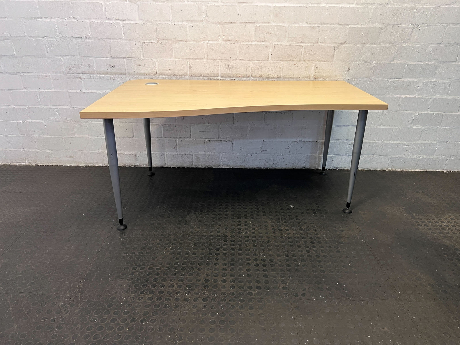 Stylish Curved Light Wood Desk with Metal Legs – Modern Office Table
