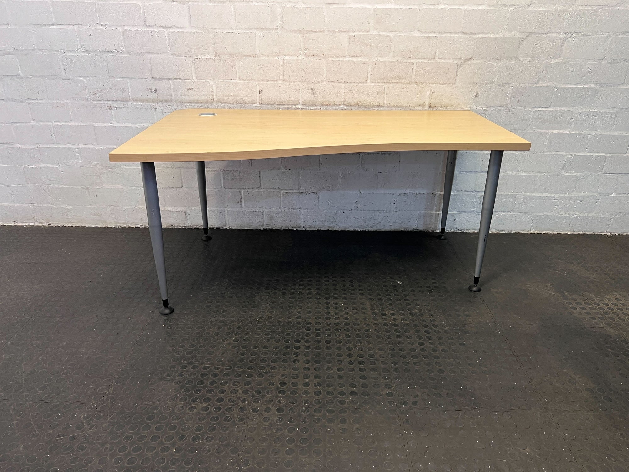 Stylish Curved Light Wood Desk with Metal Legs – Modern Office Table