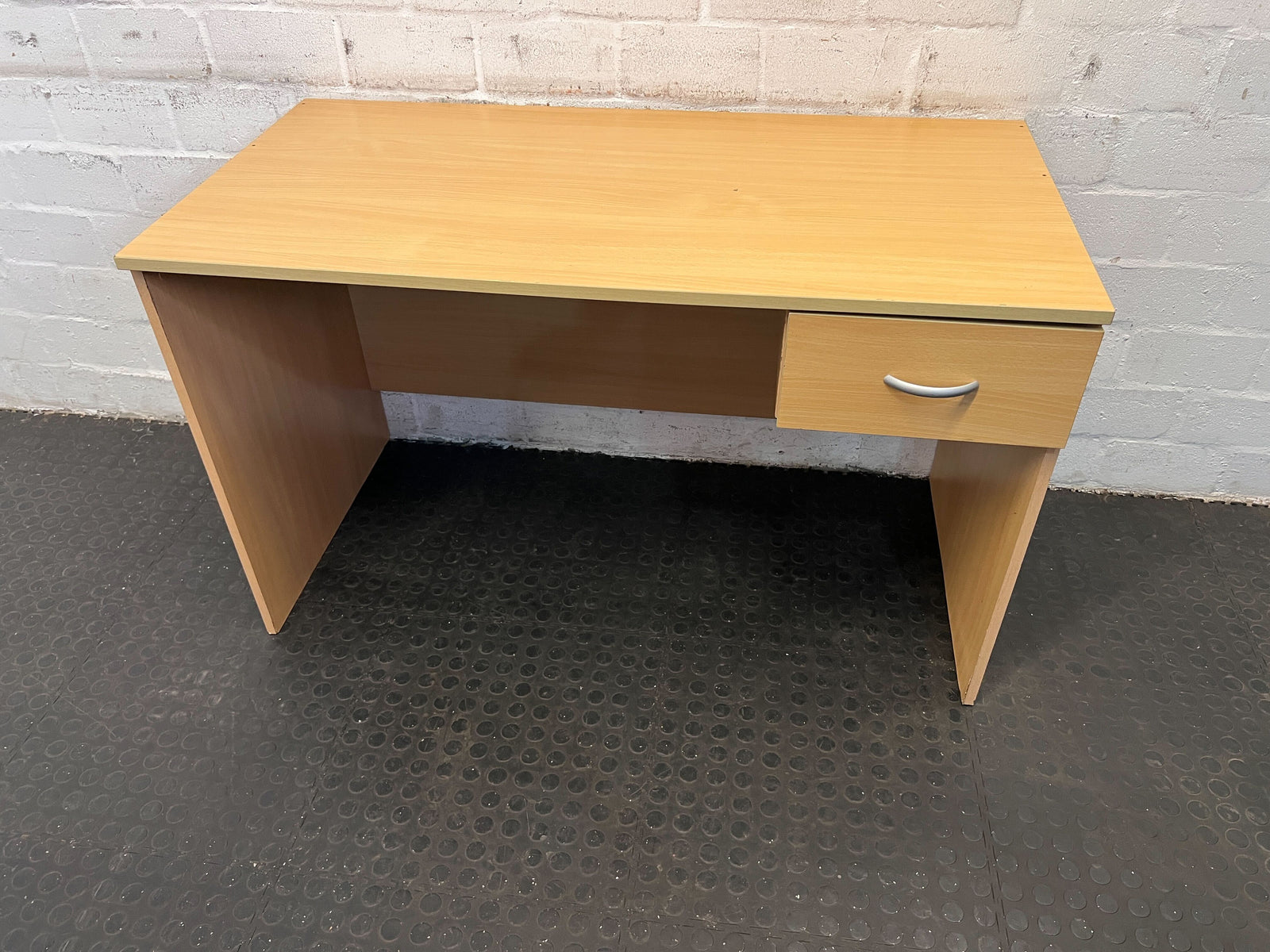 Modern Pinewood Writing Desk with Drawer – Great Condition!
