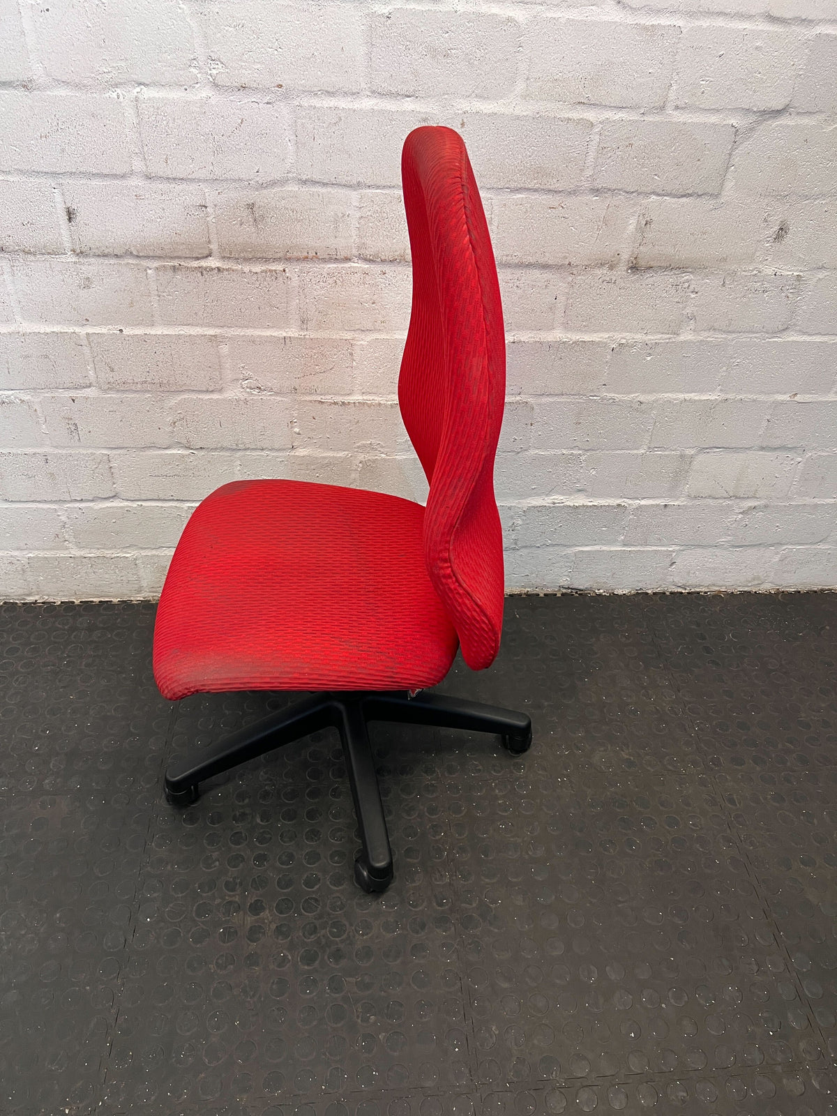Ergonomic Red Desk Chair with Rolling Base – Minor Wear