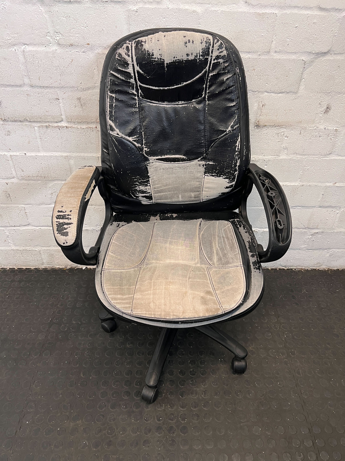 Ergonomic Black Office Chair with Minor Wear - CLEARANCE