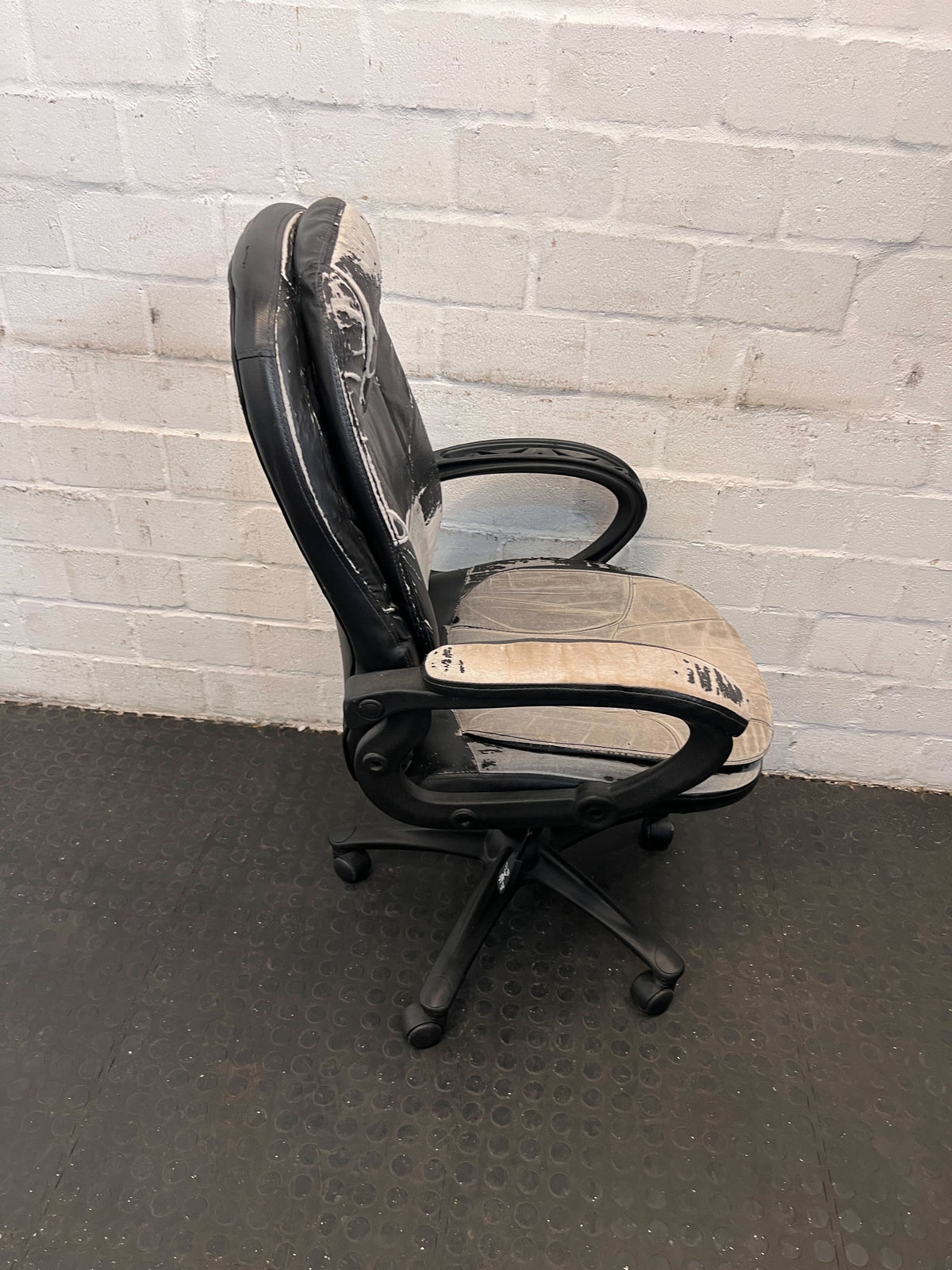 Ergonomic Black Office Chair with Minor Wear - CLEARANCE