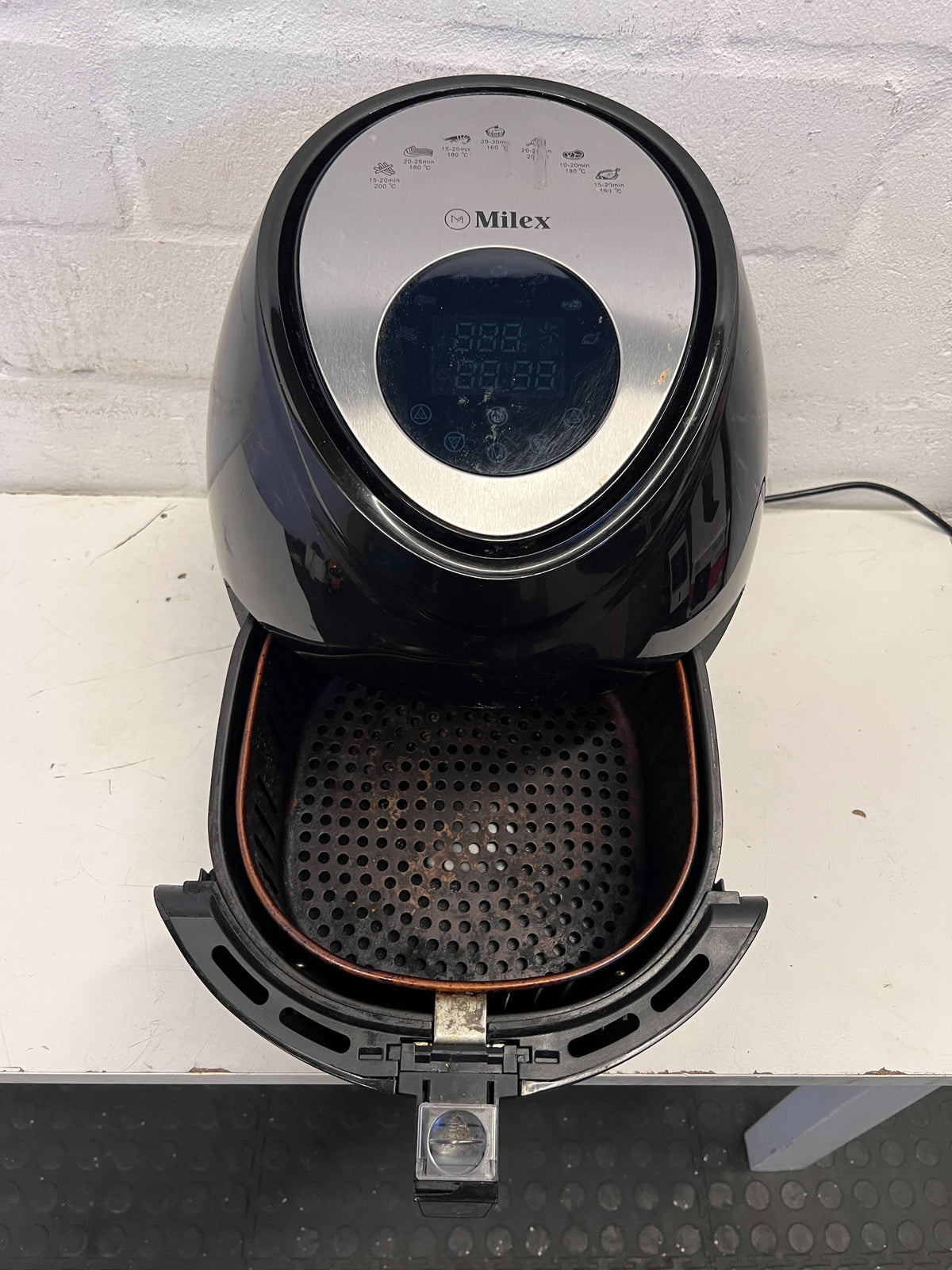 Milex Black Digital Air Fryer with Minor Scratches