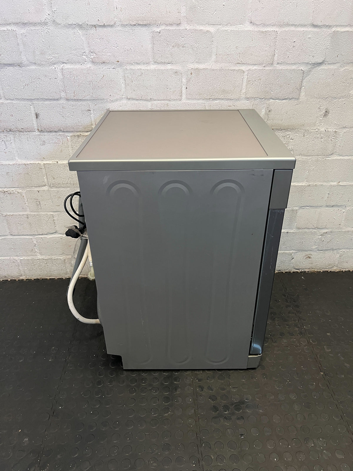 Hisense Stainless Steel Dishwasher with Minor Scratches (Slight Rust) - REDUCED- A53810