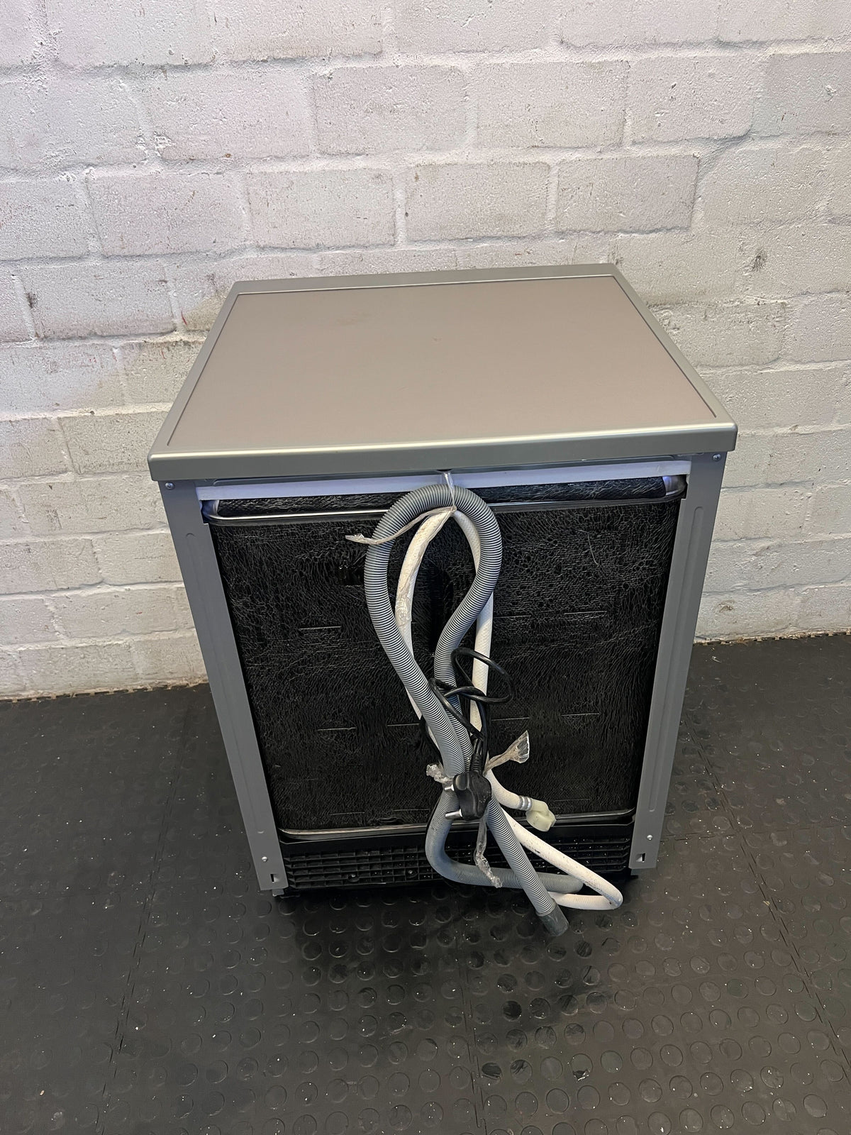 Hisense Stainless Steel Dishwasher with Minor Scratches (Slight Rust) - REDUCED- A53810