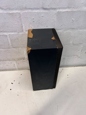 Black Bookshelf Speaker with Minor Damage - Perfect for Audio Lovers! - 2ndhandwarehouse.com