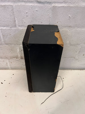 Black Bookshelf Speaker with Minor Damage - Perfect for Audio Lovers! - 2ndhandwarehouse.com