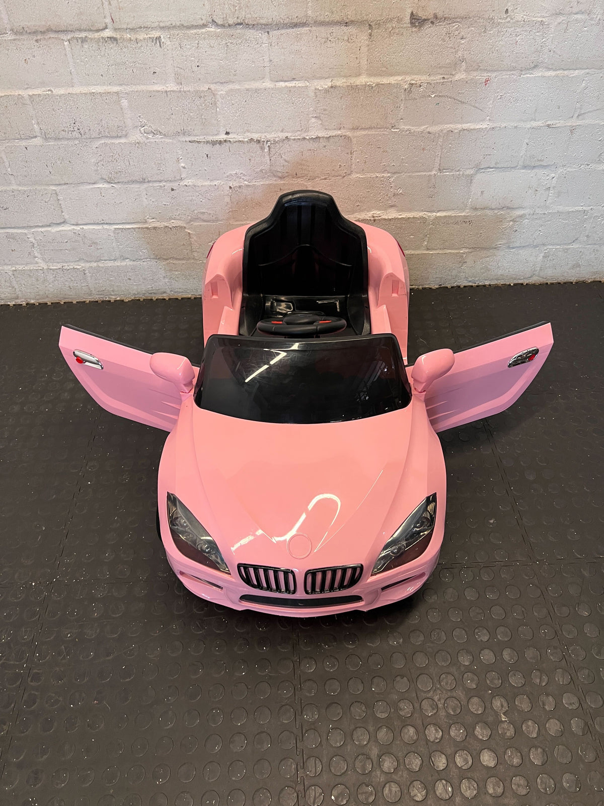 Kids pink electric car  - Pink Kids Electric Ride-On Car Toy - Has no charger - 2ndhandwarehouse.com