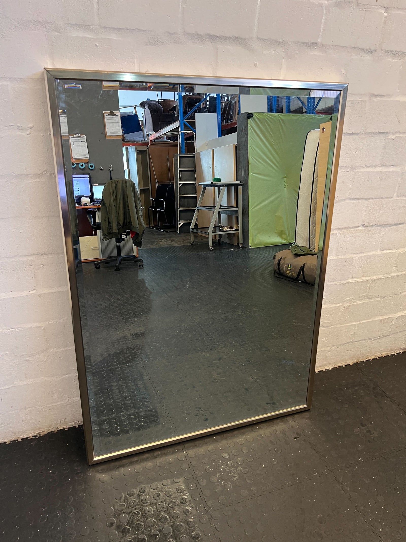 Elegant Silver Framed Wall Mirror - Modern, Rectangular Design