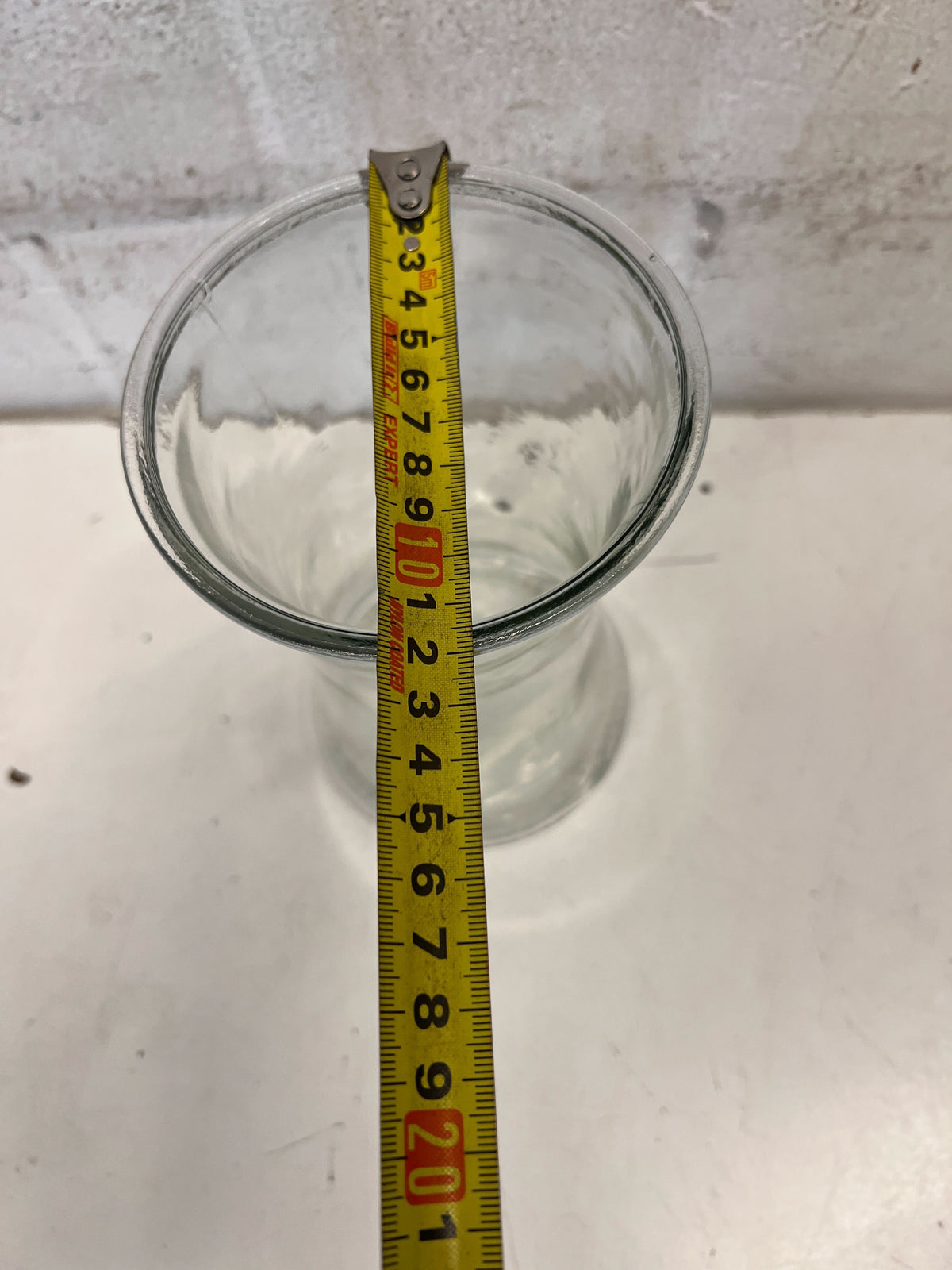 Glass - Elegant Clear Glass Vase - Versatile Decor Piece - Good - 2ndhandwarehouse.com