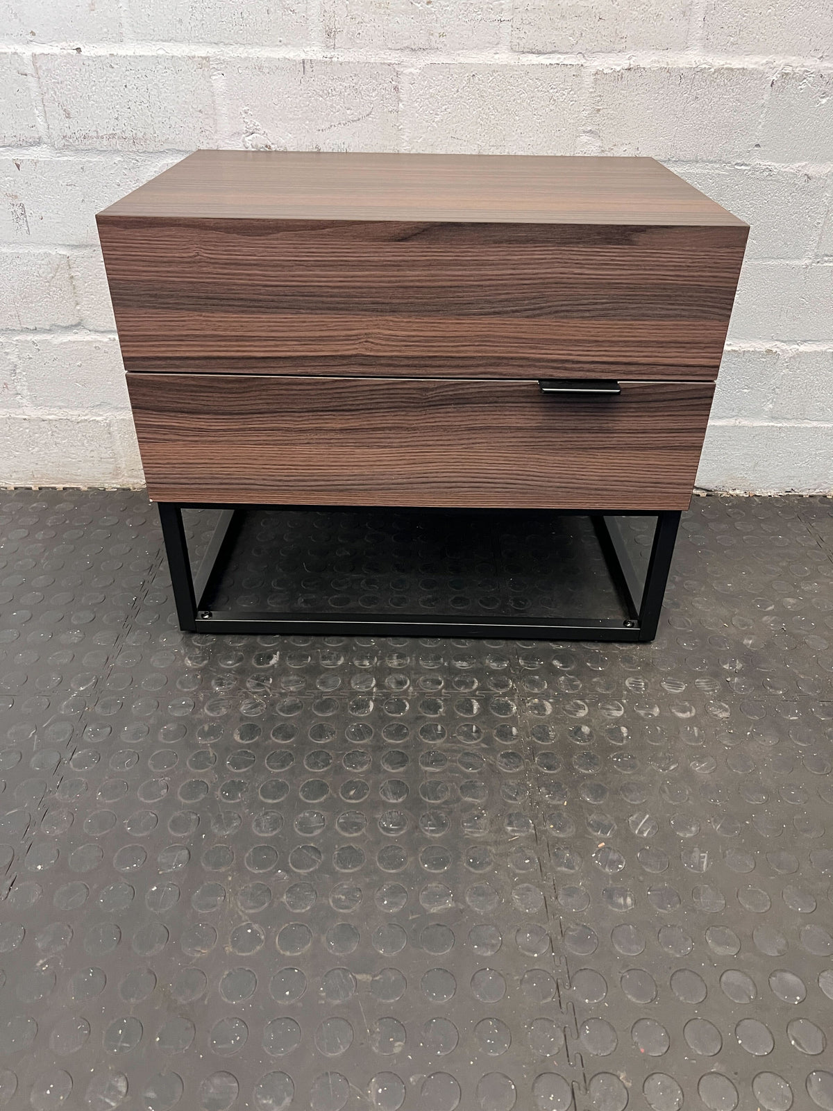 Mid Century Modern Walnut Nightstand with Storage Drawer 🛏️ - 2ndhandwarehouse.com