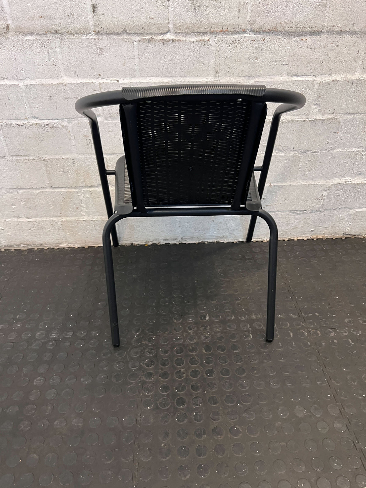 Stylish Black Metal Chair with Mesh Design – Modern & Lightweight - 2ndhandwarehouse.com
