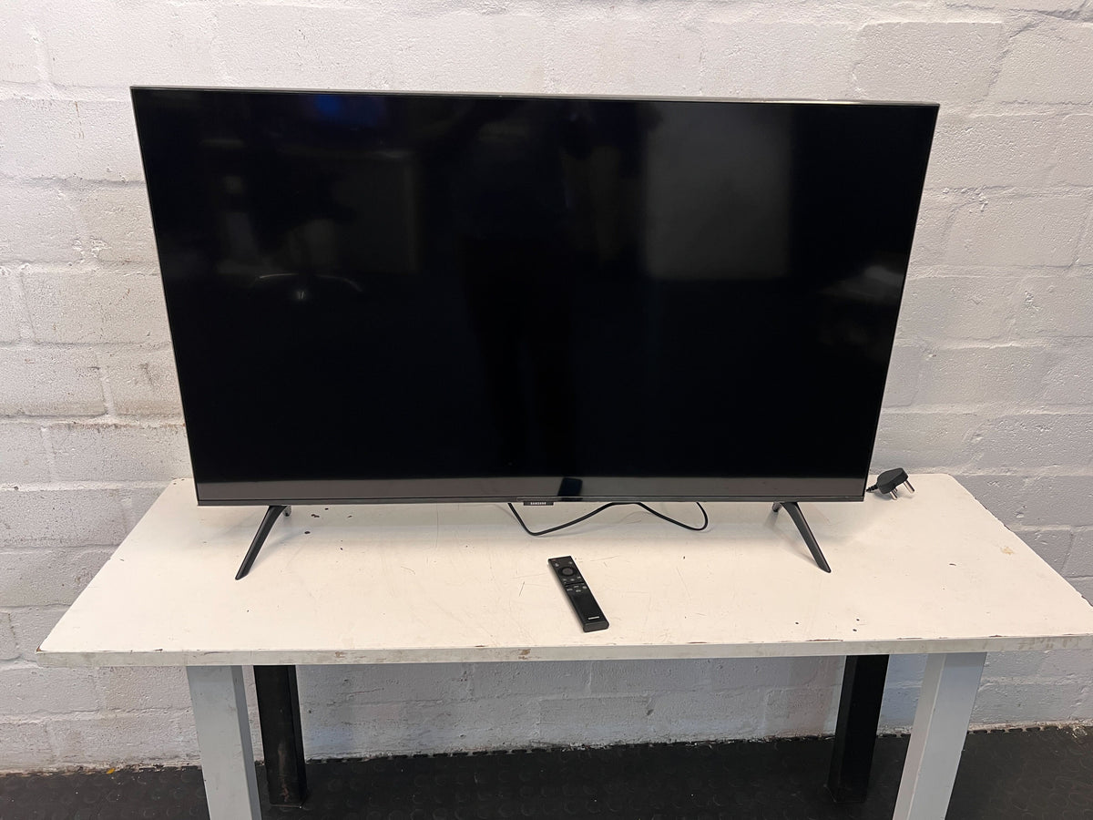 Sleek 55” Smart TV with Remote - Excellent Condition, Modern Design - 2ndhandwarehouse.com