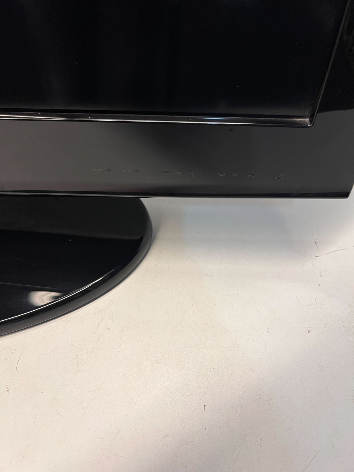 Samsung 32-inch Black LCD TV – With Remote, Great Condition