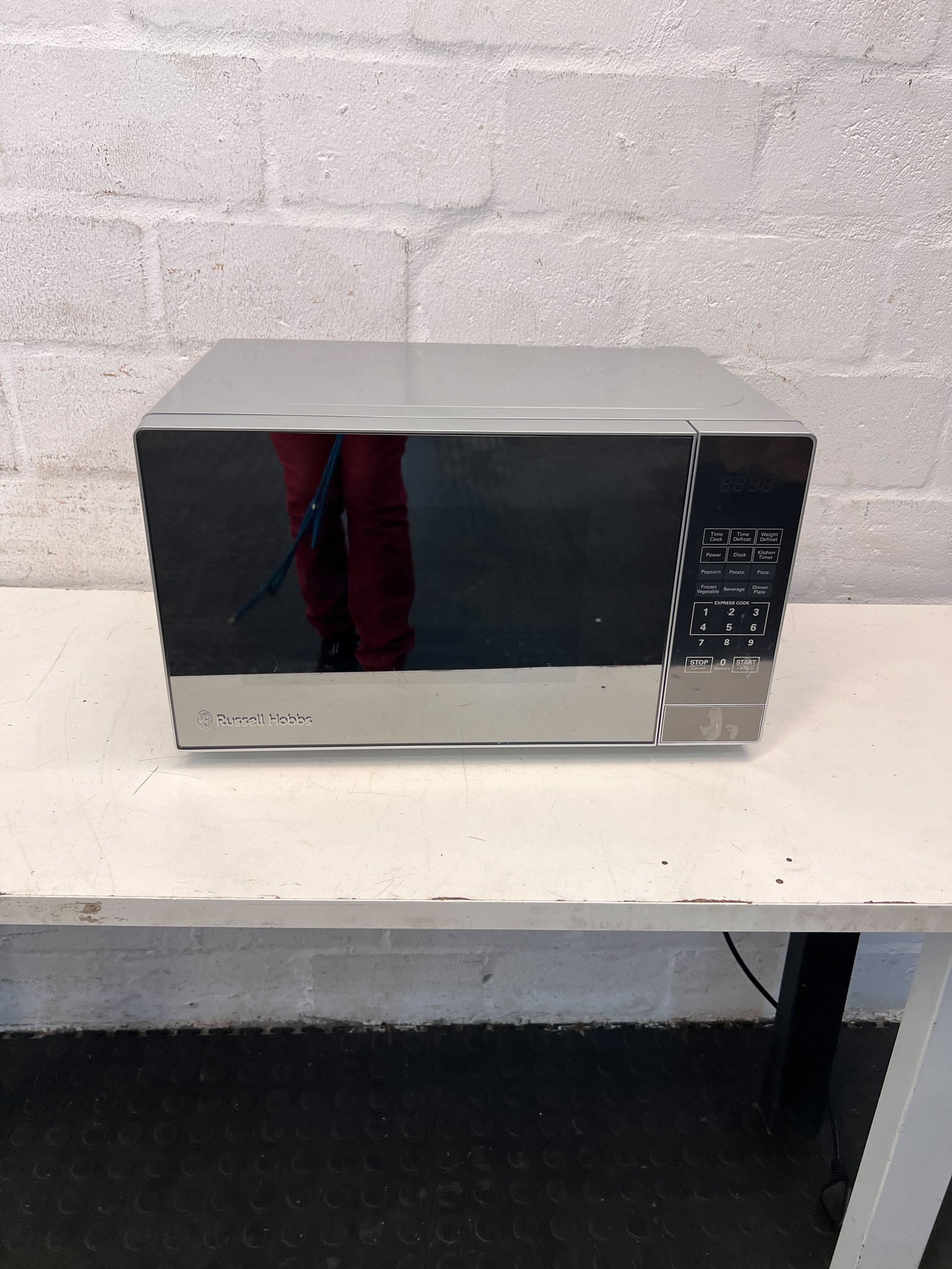 Compact Russell Hobbs Stainless Steel Microwave - Functional & Stylish