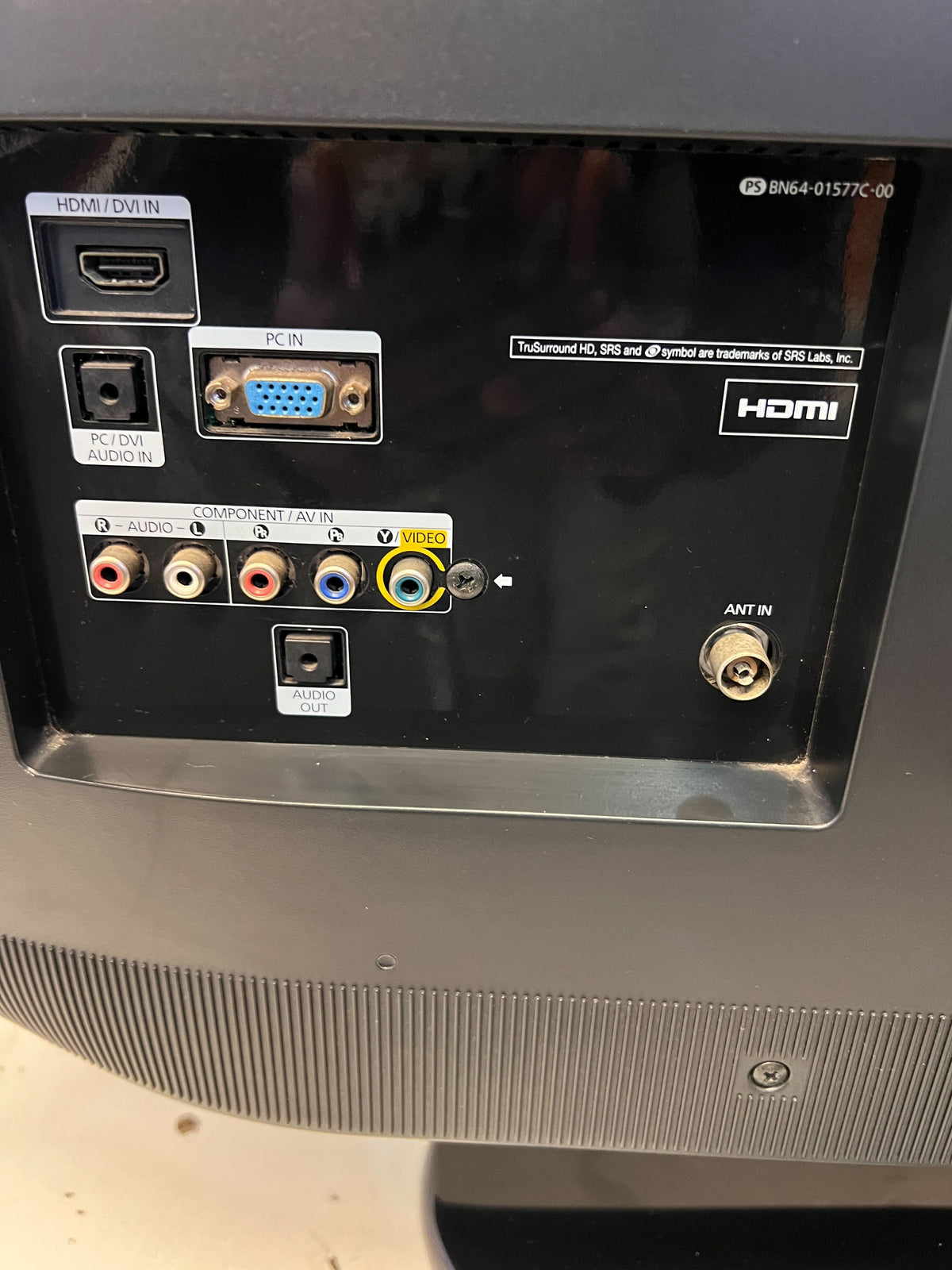 Samsung 32-inch Black LCD TV – With Remote, Great Condition