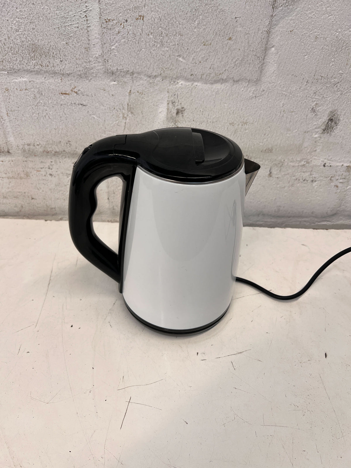 Goldair Electric Kettle - Stylish White, 1.7L Capacity, Good Condition - 2ndhandwarehouse.com