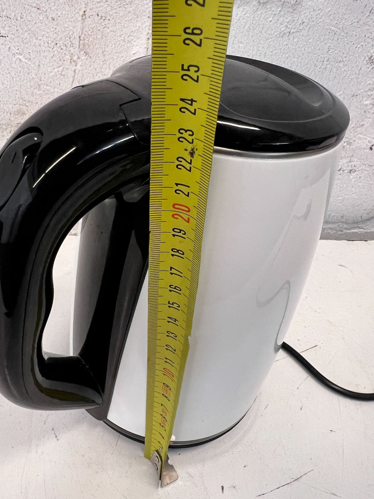 Goldair Electric Kettle - Stylish White, 1.7L Capacity, Good Condition - 2ndhandwarehouse.com