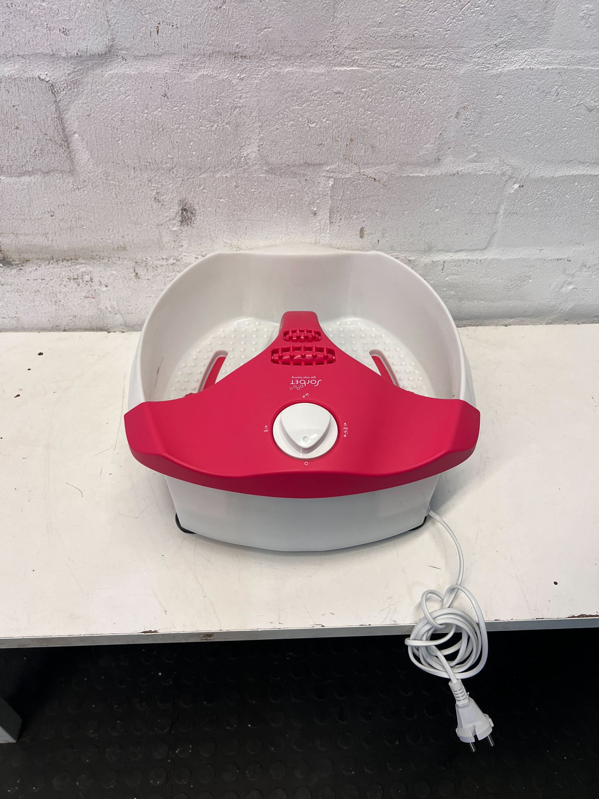 Relaxing Dual Foot Spa Soaker with Red and White Design, Good Condition