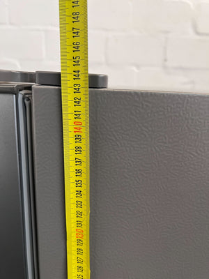 Stylish Hisense Grey Top Freezer Fridge – Excellent Condition! - 2ndhandwarehouse.com
