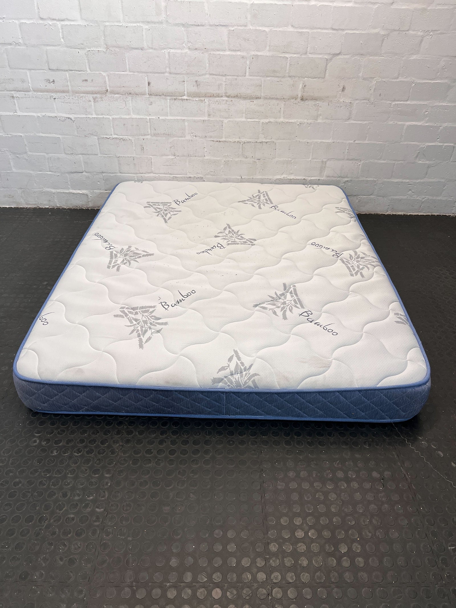 Comfortable Bamboo Queen Mattress with Minimal Wear - Great Condition - 2ndhandwarehouse.com