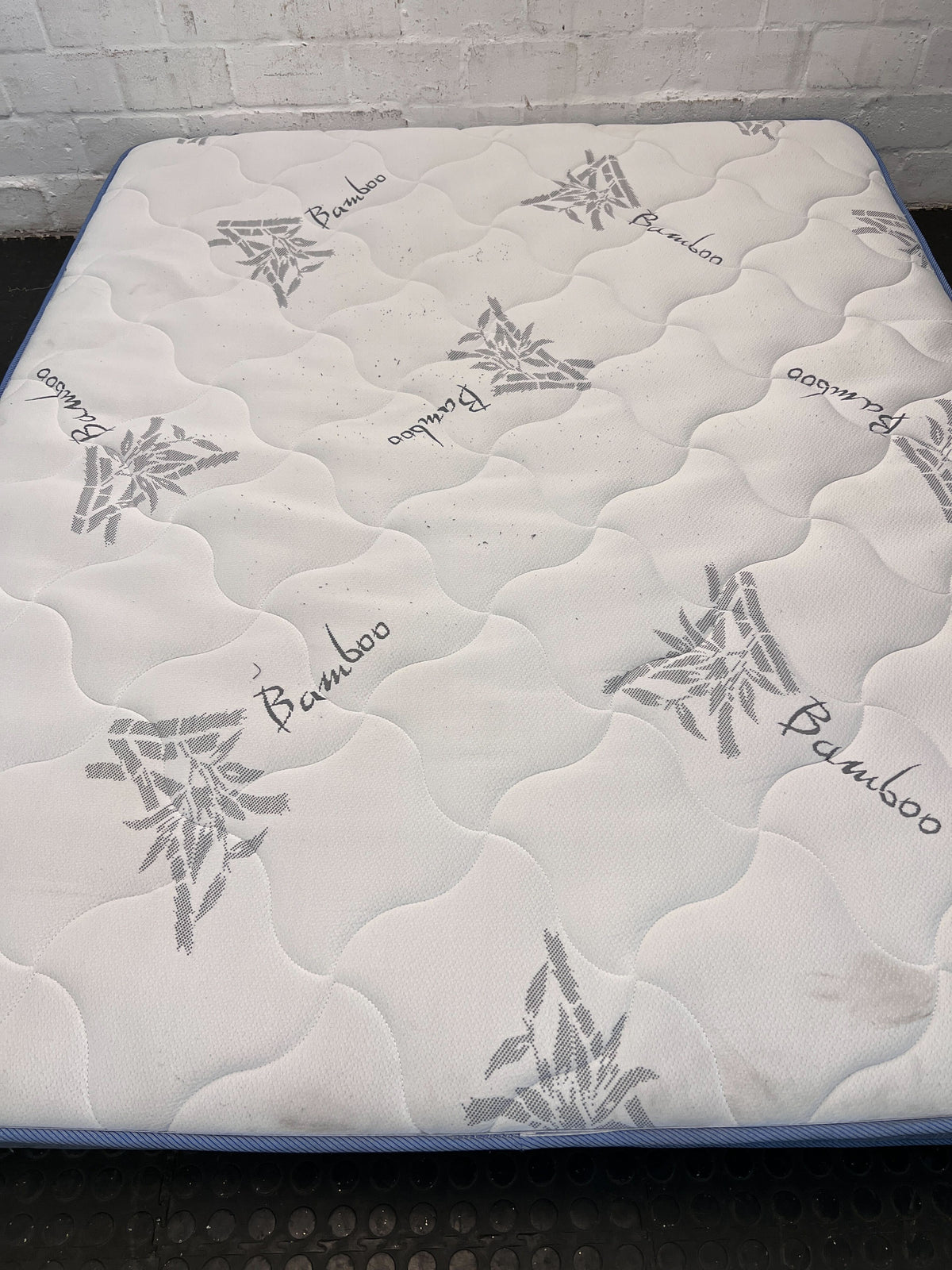 Comfortable Bamboo Queen Mattress with Minimal Wear - Great Condition - 2ndhandwarehouse.com